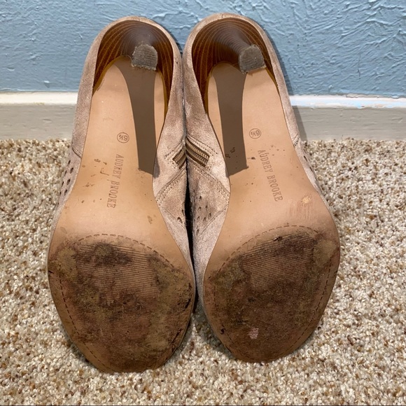 Audrey Brooke tan peep toe heeled booties size 6.5 - Picture 10 of 11